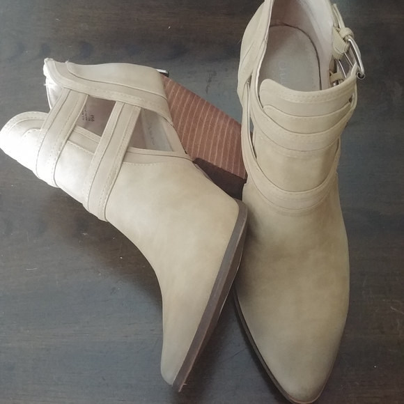 NEW 🌺 Charles David Naval Suede Booties - Picture 3 of 9